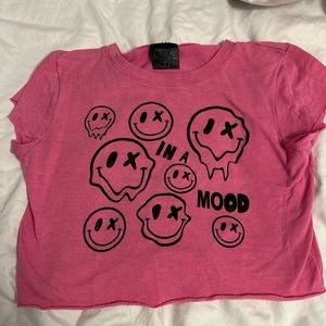 Love junkie girls smiley crop tee size medium